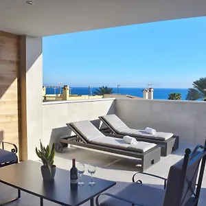 impresionante-casa-adosada-con-terraza-en-la-playa.1costadelsol.com/